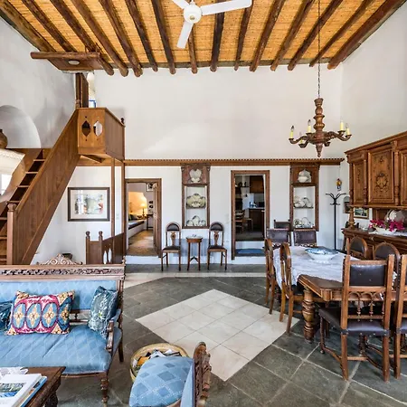 Willa Anezas Mansion Stone-built Traditional *