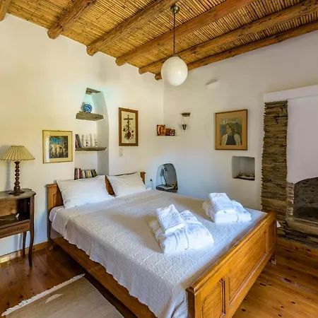 Anezas Mansion Stone-built Traditional Villa