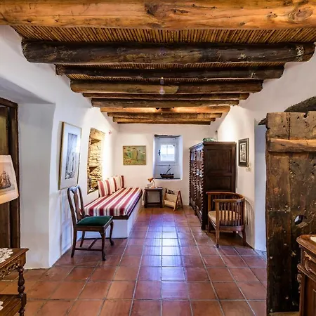 Willa Anezas Mansion Stone-built Traditional