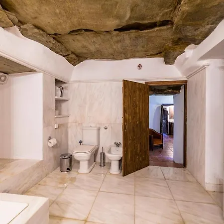 Anezas Mansion Stone-built Traditional Willa *
