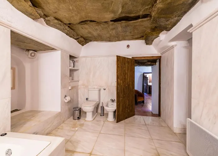 Anezas Mansion Stone-built Traditional Villa *